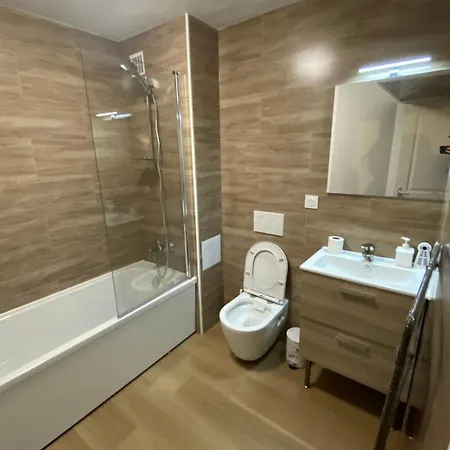 Apartamento Lovely T2 With Pools On The Seafront